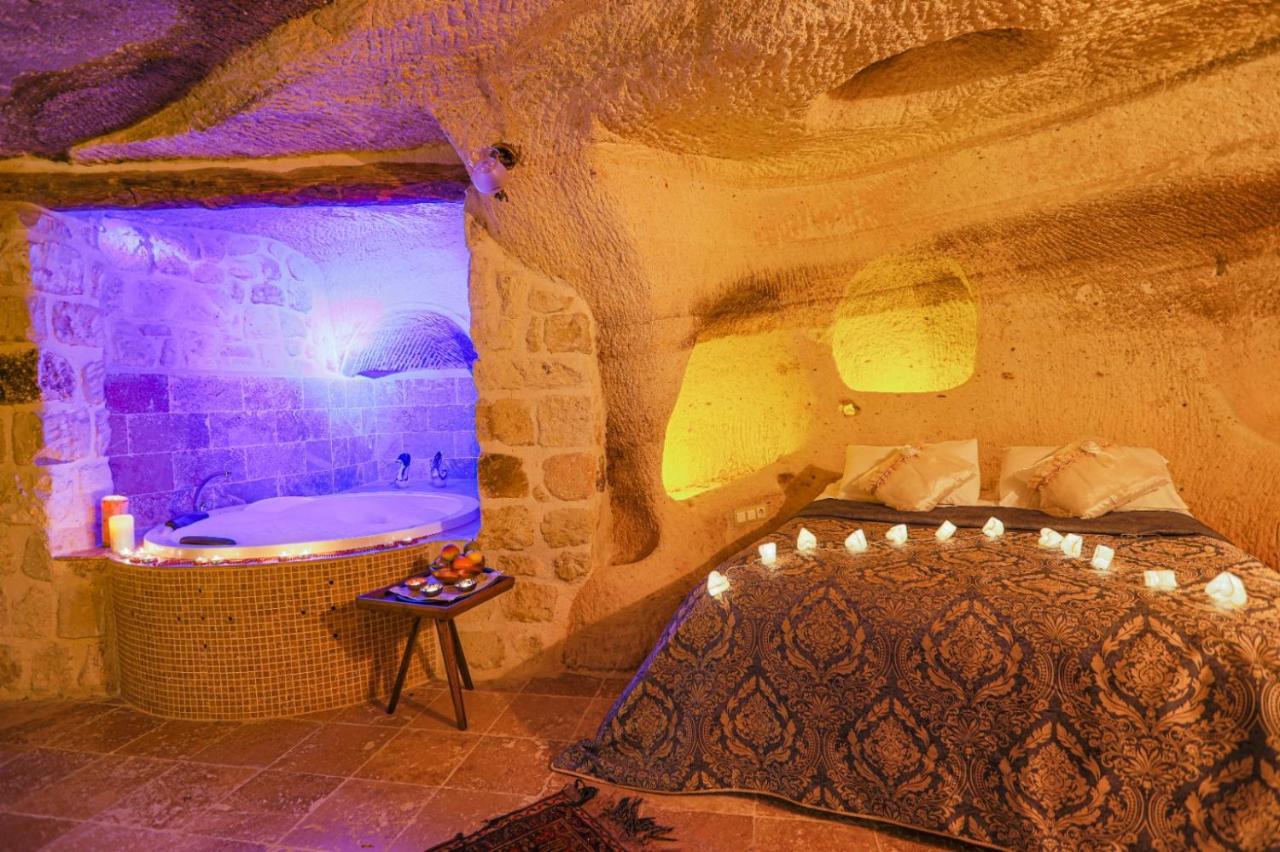 Sinasos Palace Cave Hotel Ürgüp Esterno foto