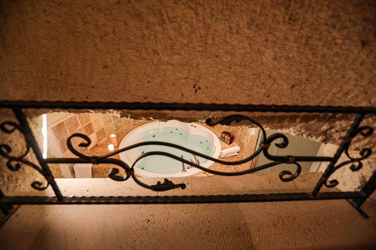 Sinasos Palace Cave Hotel Ürgüp Esterno foto