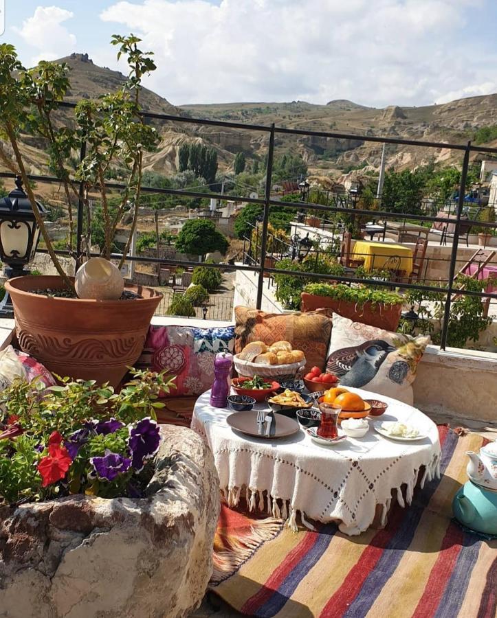 Sinasos Palace Cave Hotel Ürgüp Esterno foto