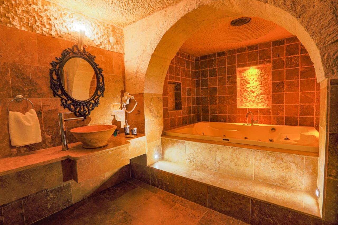 Sinasos Palace Cave Hotel Ürgüp Esterno foto