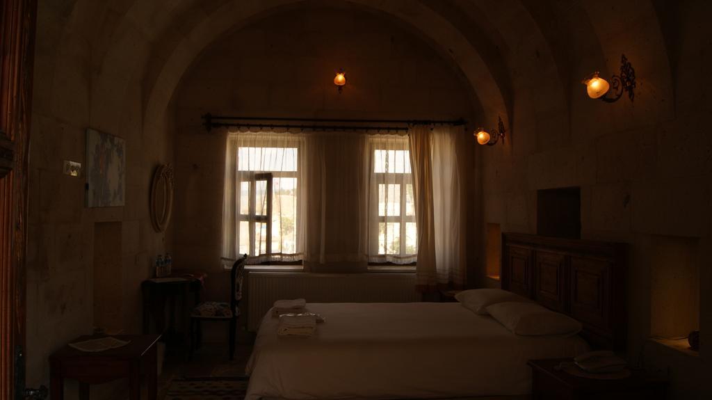 Sinasos Palace Cave Hotel Ürgüp Esterno foto