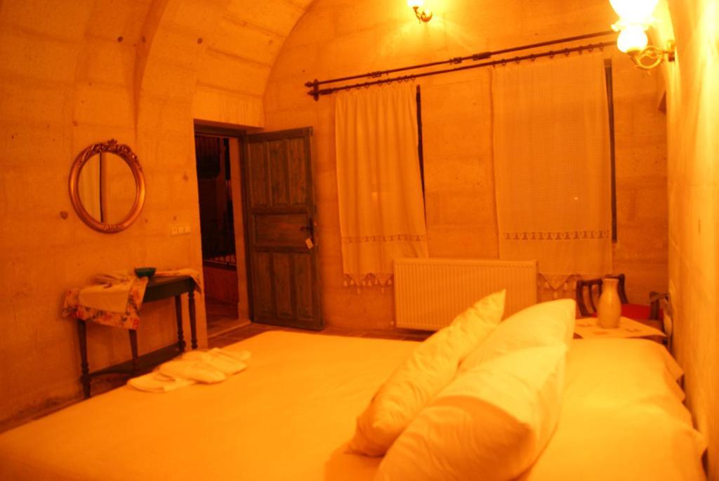 Sinasos Palace Cave Hotel Ürgüp Esterno foto