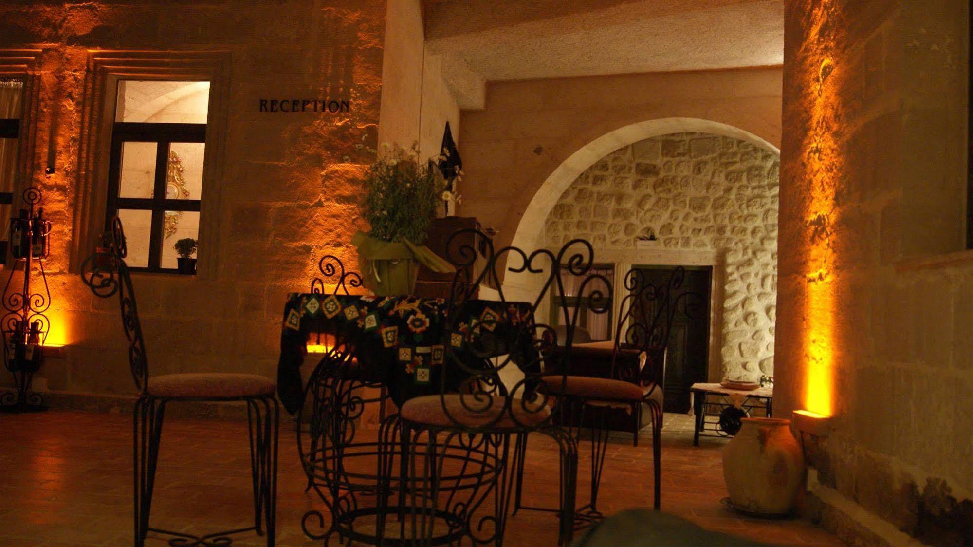 Sinasos Palace Cave Hotel Ürgüp Esterno foto