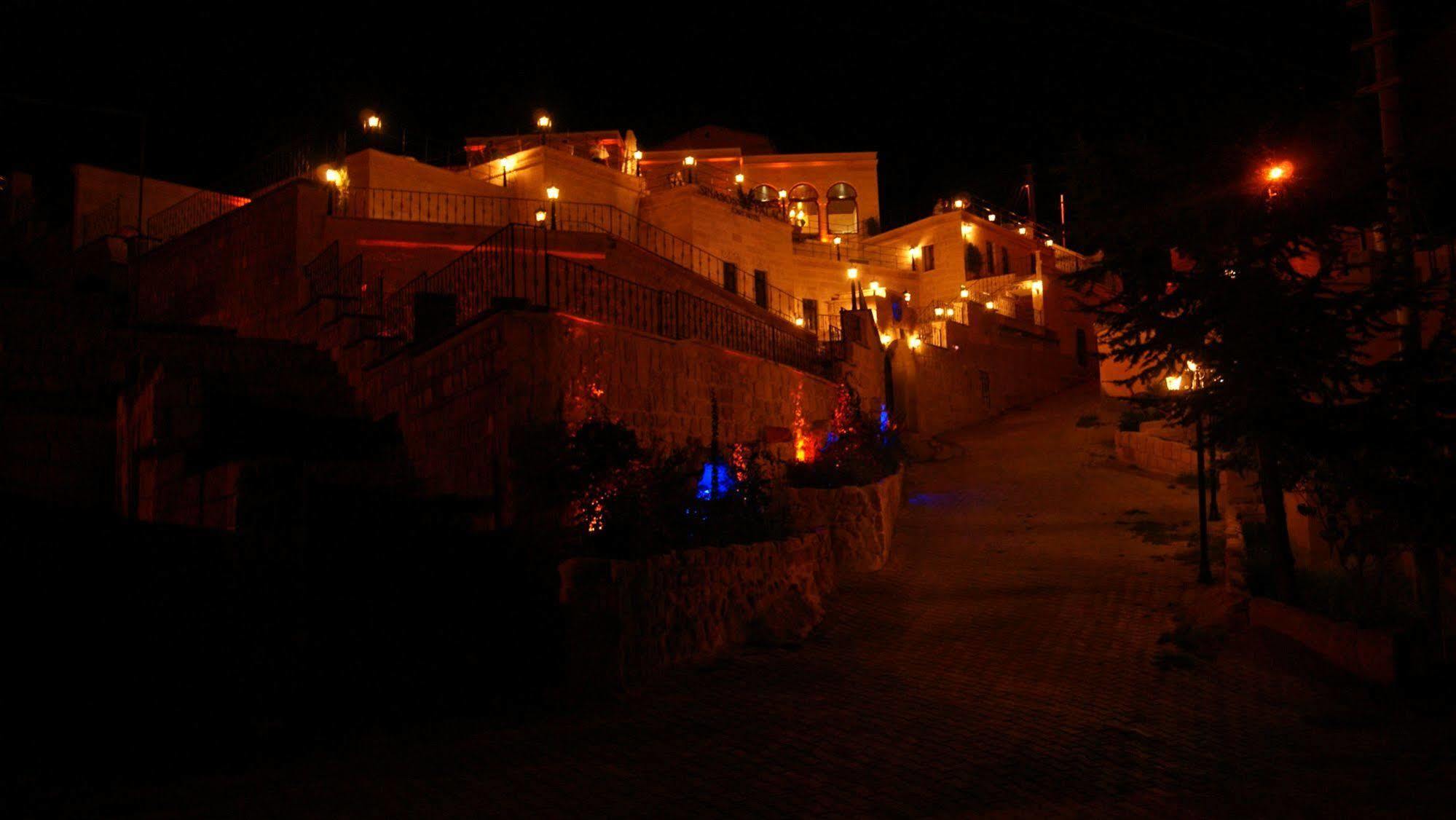 Sinasos Palace Cave Hotel Ürgüp Esterno foto