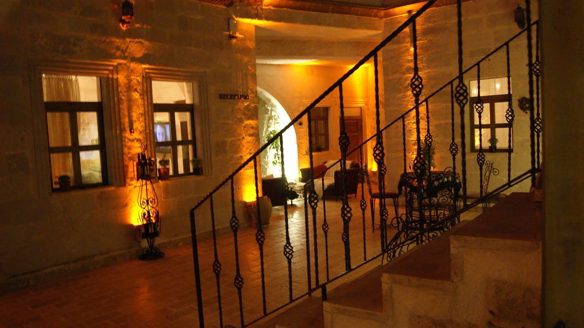 Sinasos Palace Cave Hotel Ürgüp Esterno foto